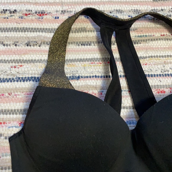 Full coverage supportive VS sport bra - Picture 2 of 4